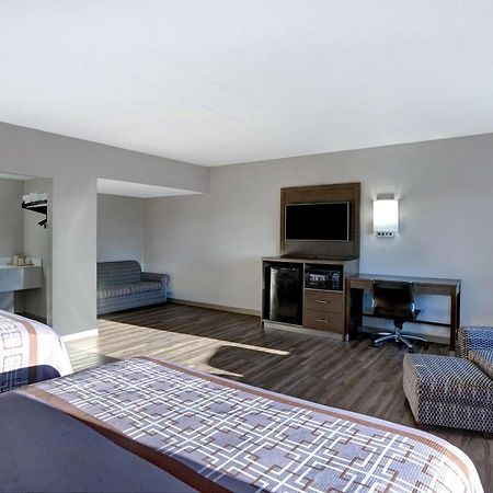 Motel 6 Burlington Bagian luar foto