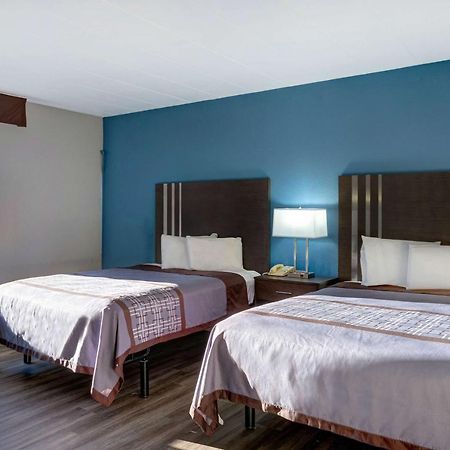 Motel 6 Burlington Bagian luar foto