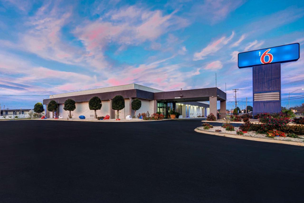 Motel 6 Burlington Bagian luar foto