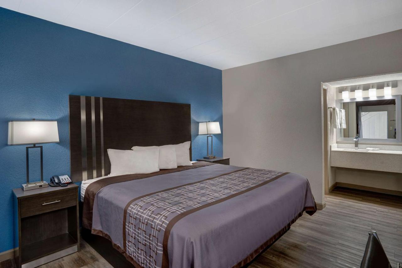 Motel 6 Burlington Bagian luar foto