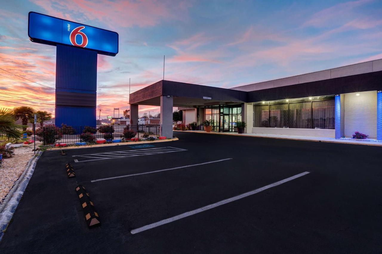 Motel 6 Burlington Bagian luar foto