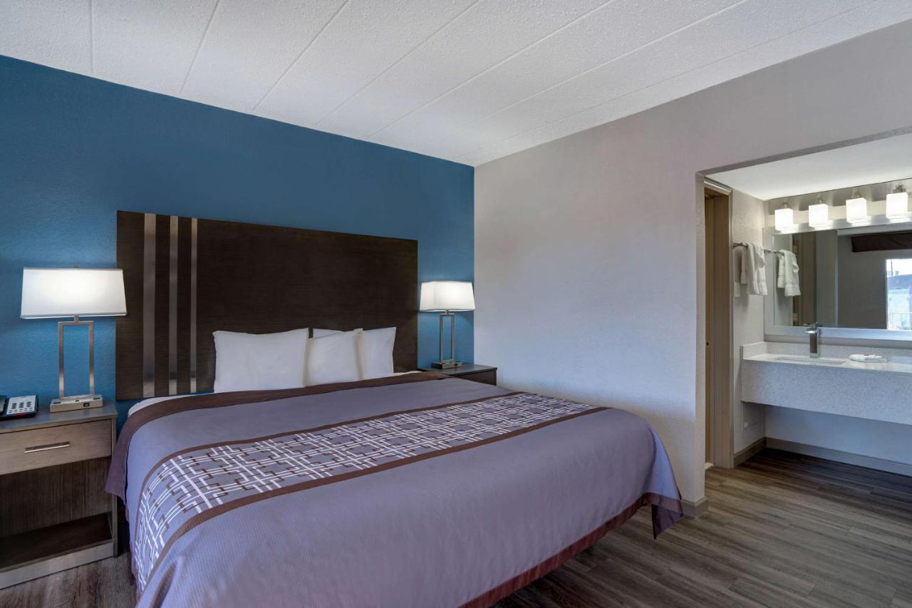 Motel 6 Burlington Bagian luar foto