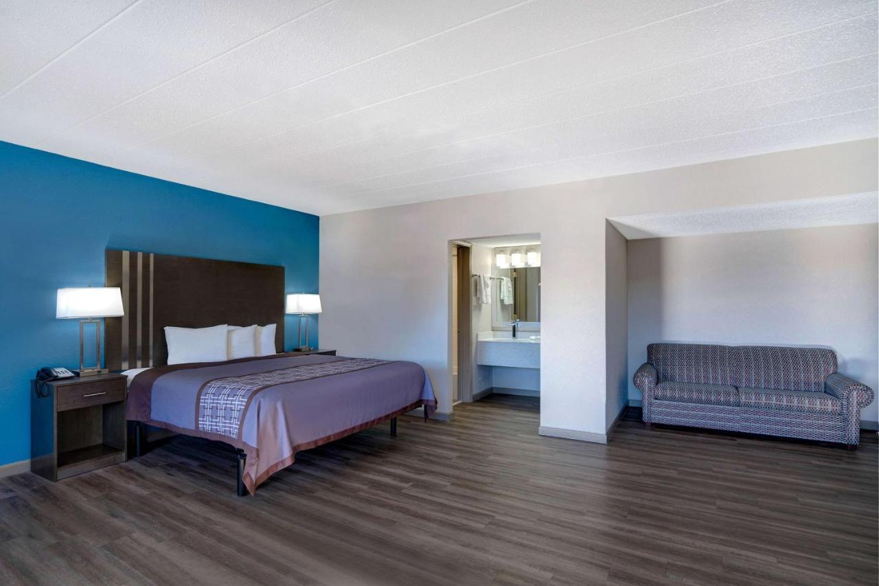 Motel 6 Burlington Bagian luar foto