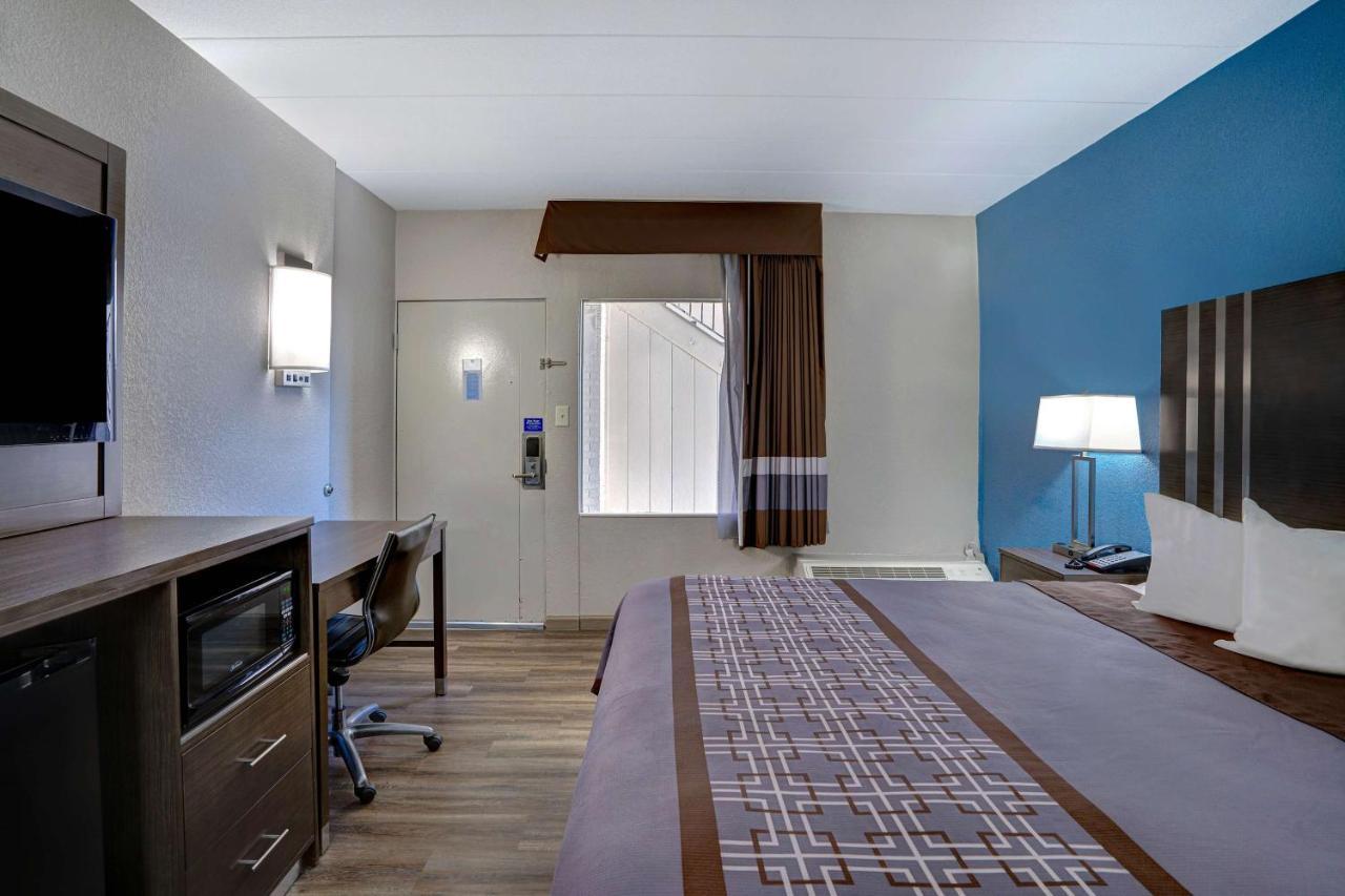 Motel 6 Burlington Bagian luar foto