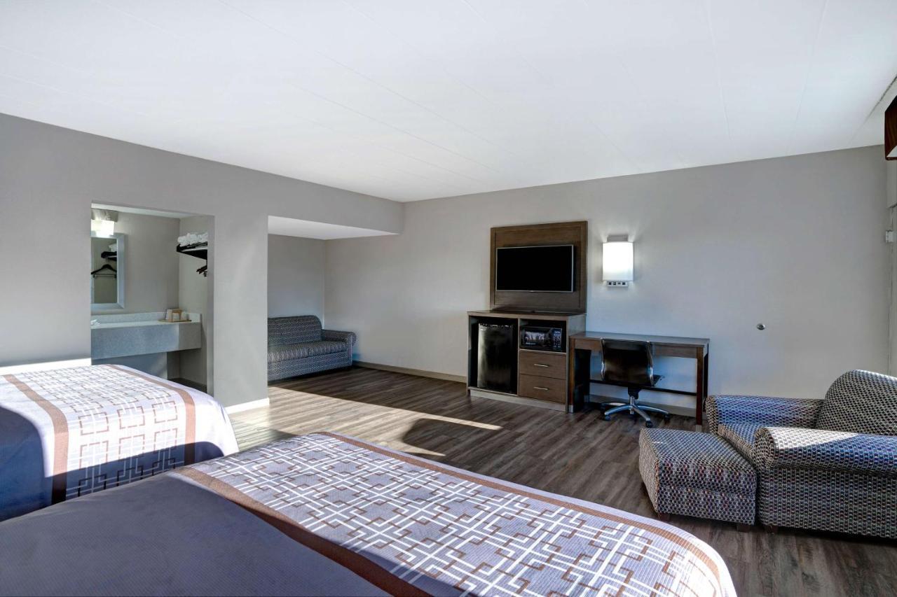 Motel 6 Burlington Bagian luar foto