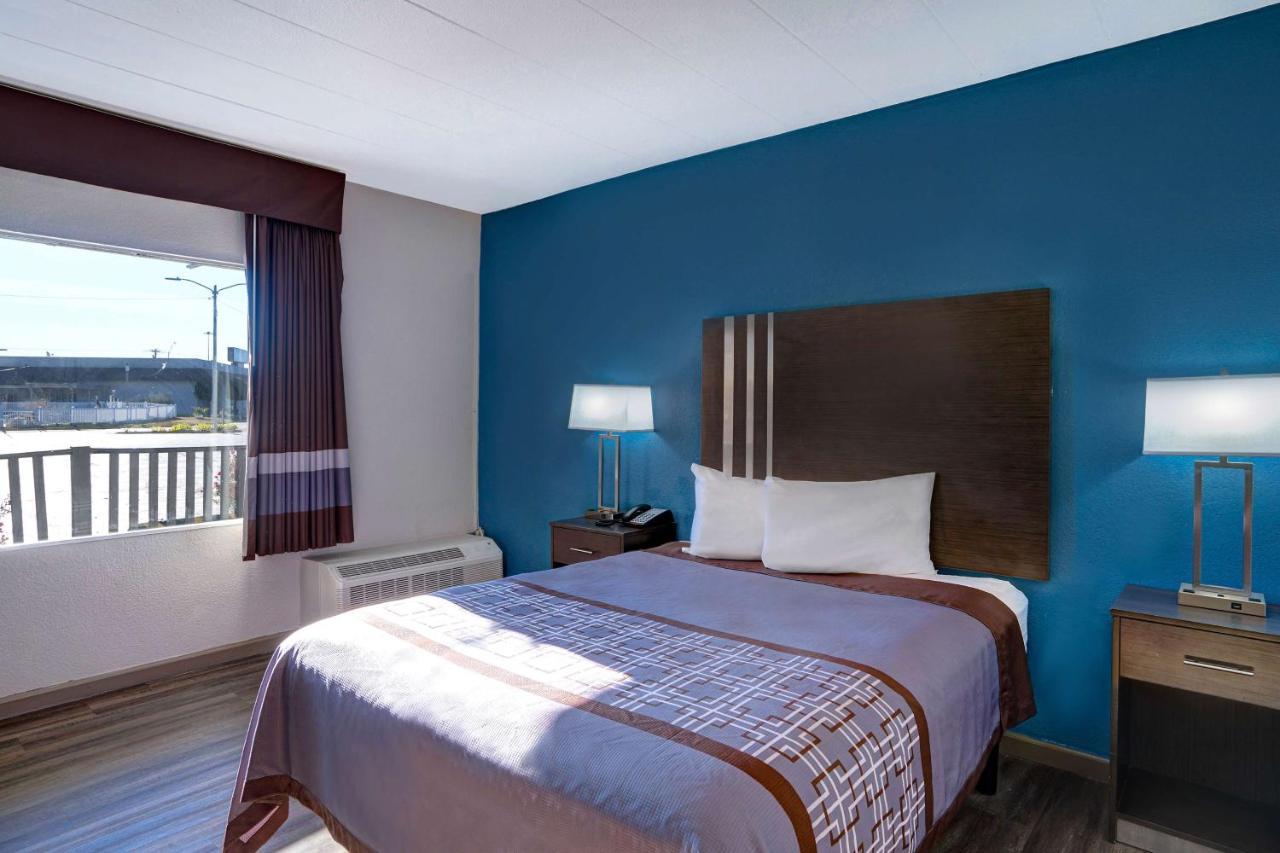 Motel 6 Burlington Bagian luar foto