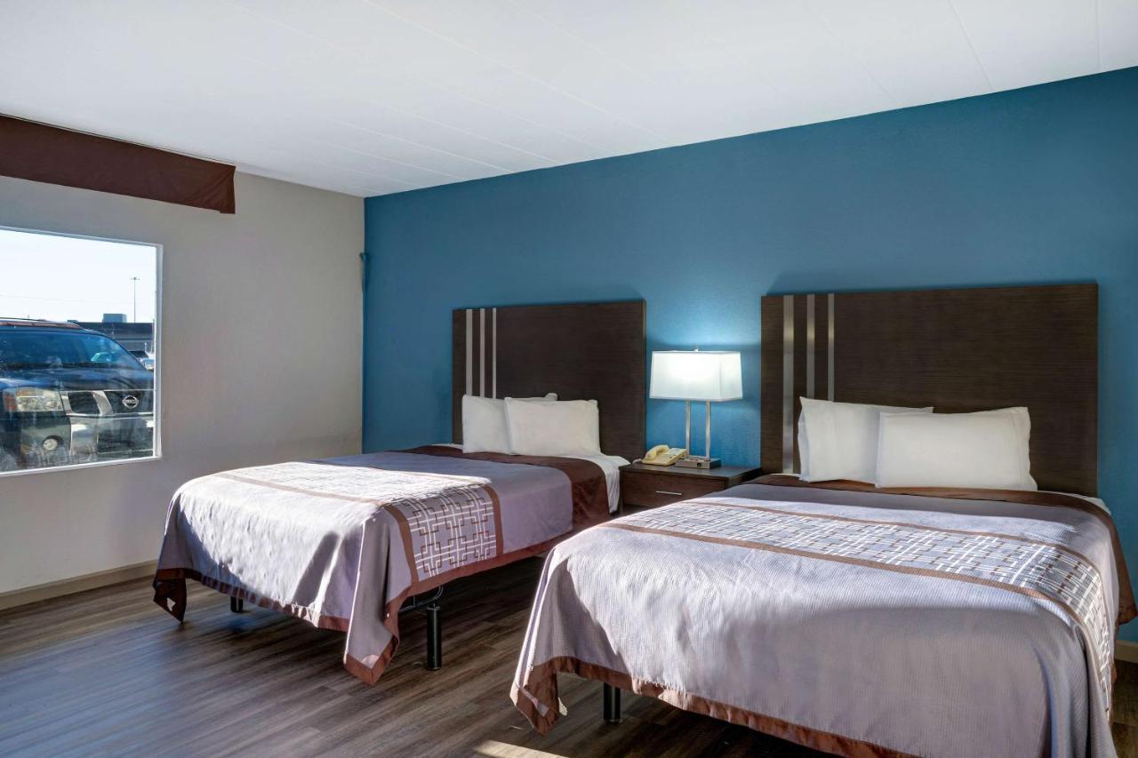 Motel 6 Burlington Bagian luar foto