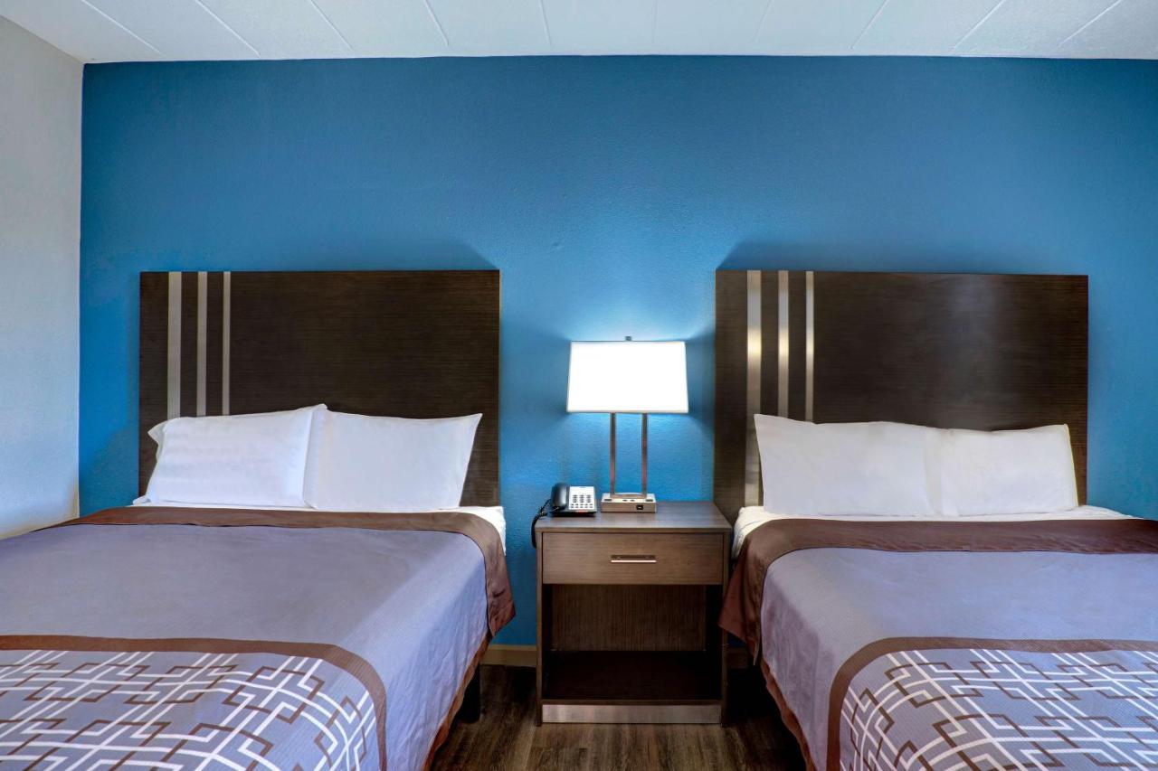 Motel 6 Burlington Bagian luar foto