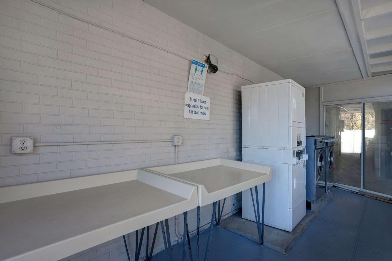 Motel 6 Burlington Bagian luar foto