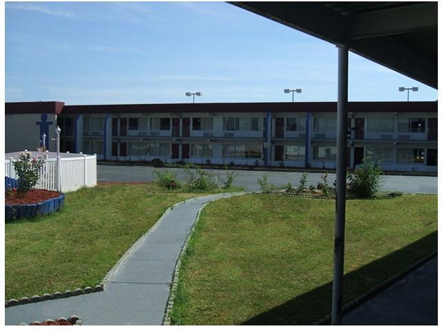 Motel 6 Burlington Bagian luar foto