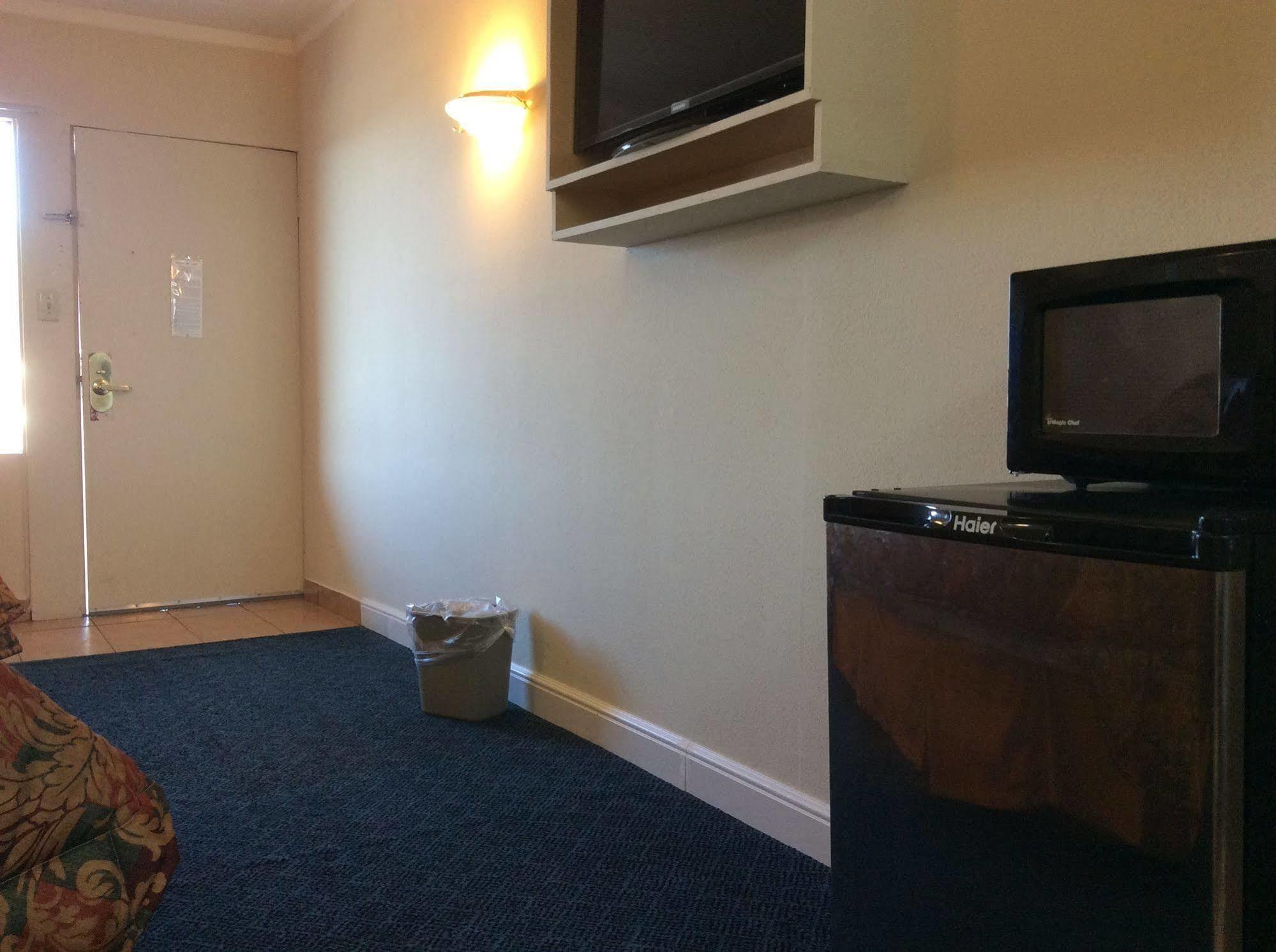 Motel 6 Burlington Bagian luar foto