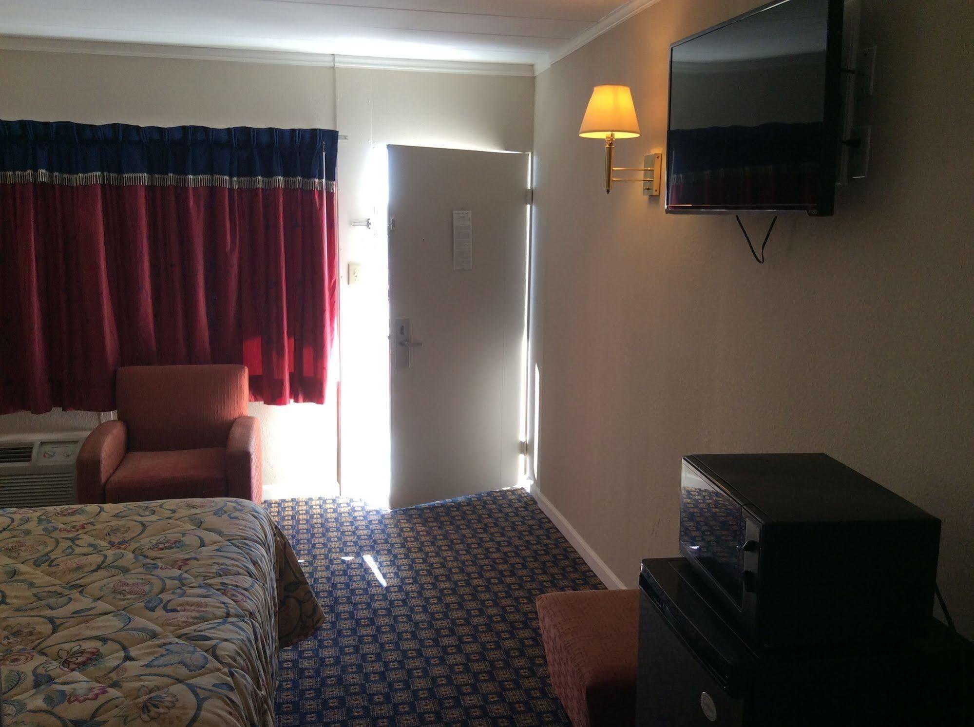 Motel 6 Burlington Bagian luar foto