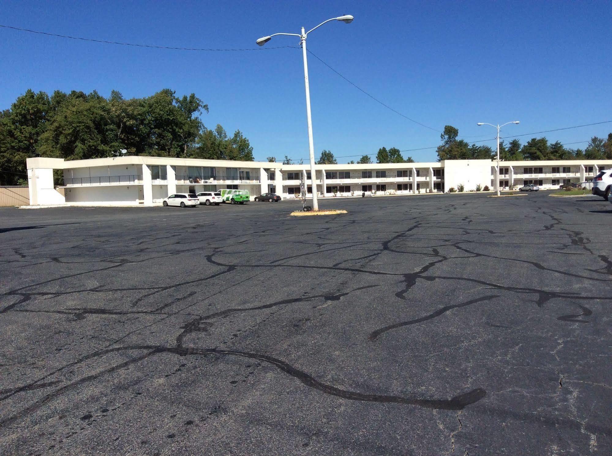 Motel 6 Burlington Bagian luar foto