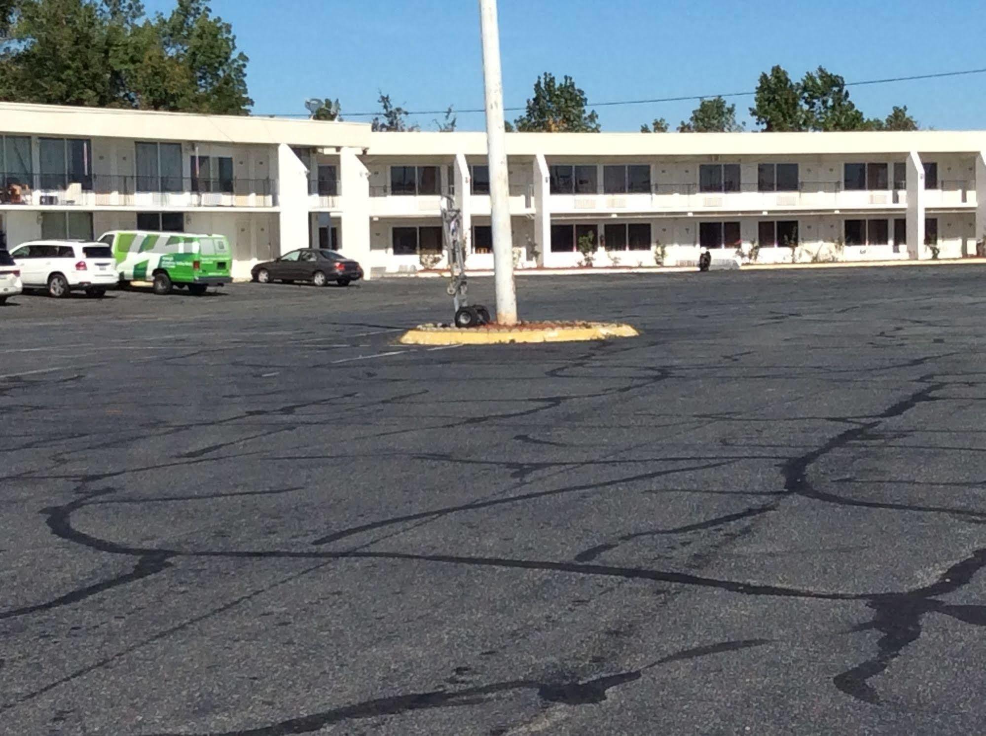 Motel 6 Burlington Bagian luar foto